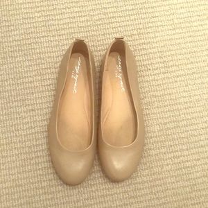 easy spirit beige flats size 8.5